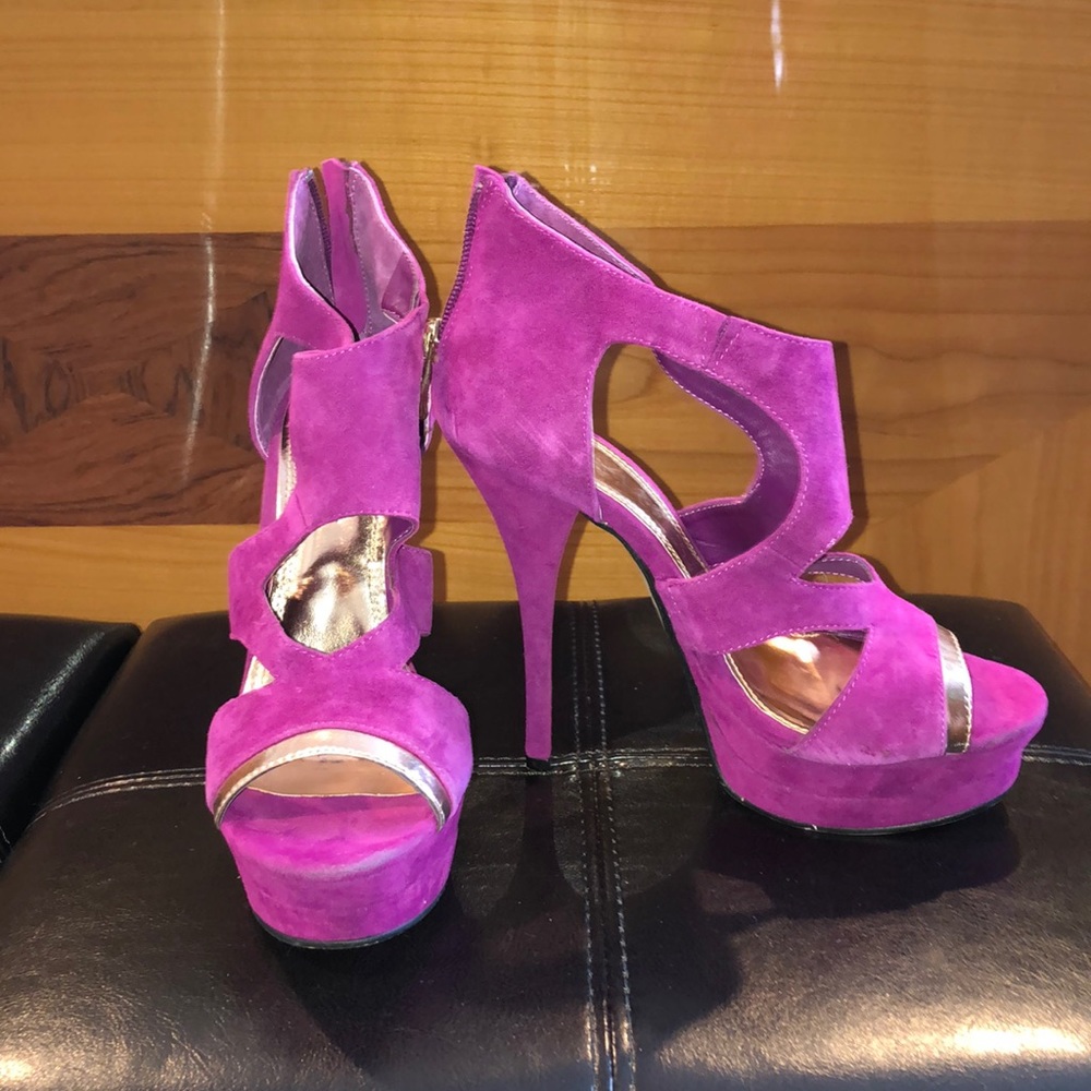 BAKERS magenta straps heels